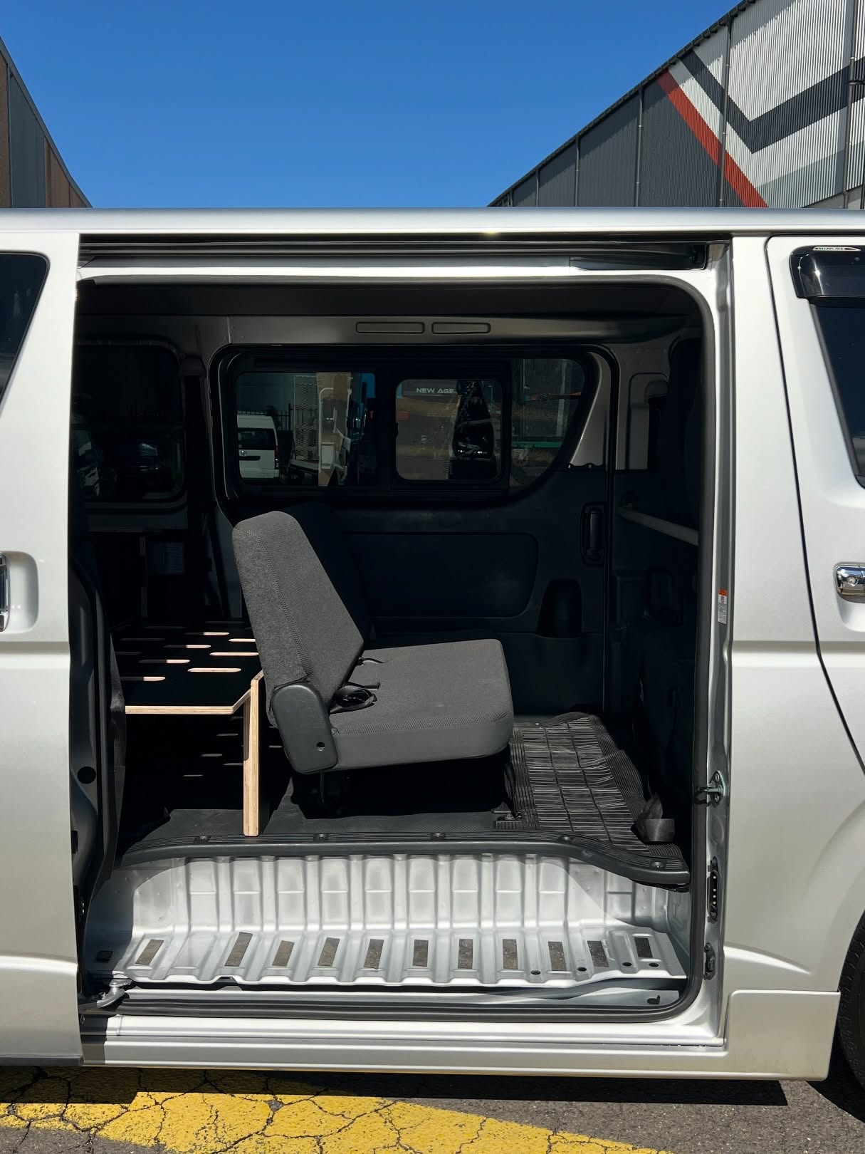 Meet our exclusive design for Toyota H200
Vanbox with 30L fridge Cavity
330 height for a comfy dinning area
Slim Side Cabinet
Battery box
Mood lights amber
#katahiace #toyotahiace #camperhiace #toyotacamper