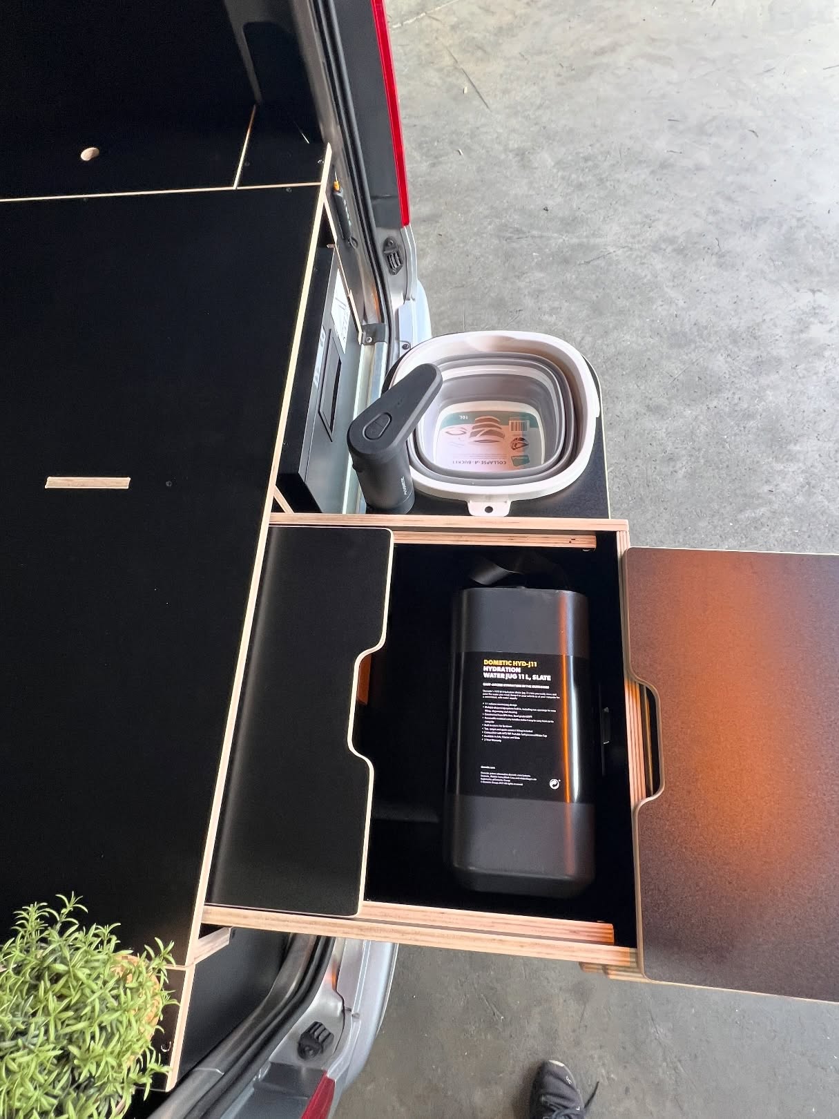 Meet our exclusive design for Toyota H200
Vanbox with 30L fridge Cavity
330 height for a comfy dinning area
Slim Side Cabinet
Battery box
Mood lights amber
#katahiace #toyotahiace #camperhiace #toyotacamper