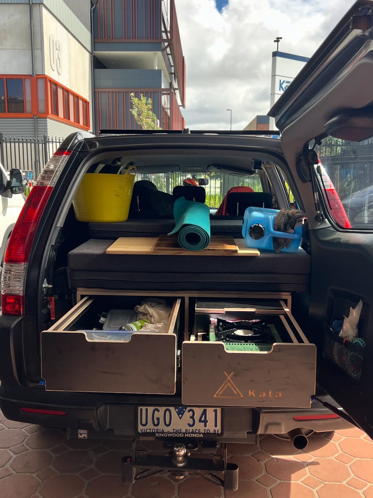 Honda CRV 2006
Fitted out with Camperbox 250
XL table
Folding Mattress
@dometic water solution
@livinginabubble.co flyscreens
#KataCRV #hondaCampervan