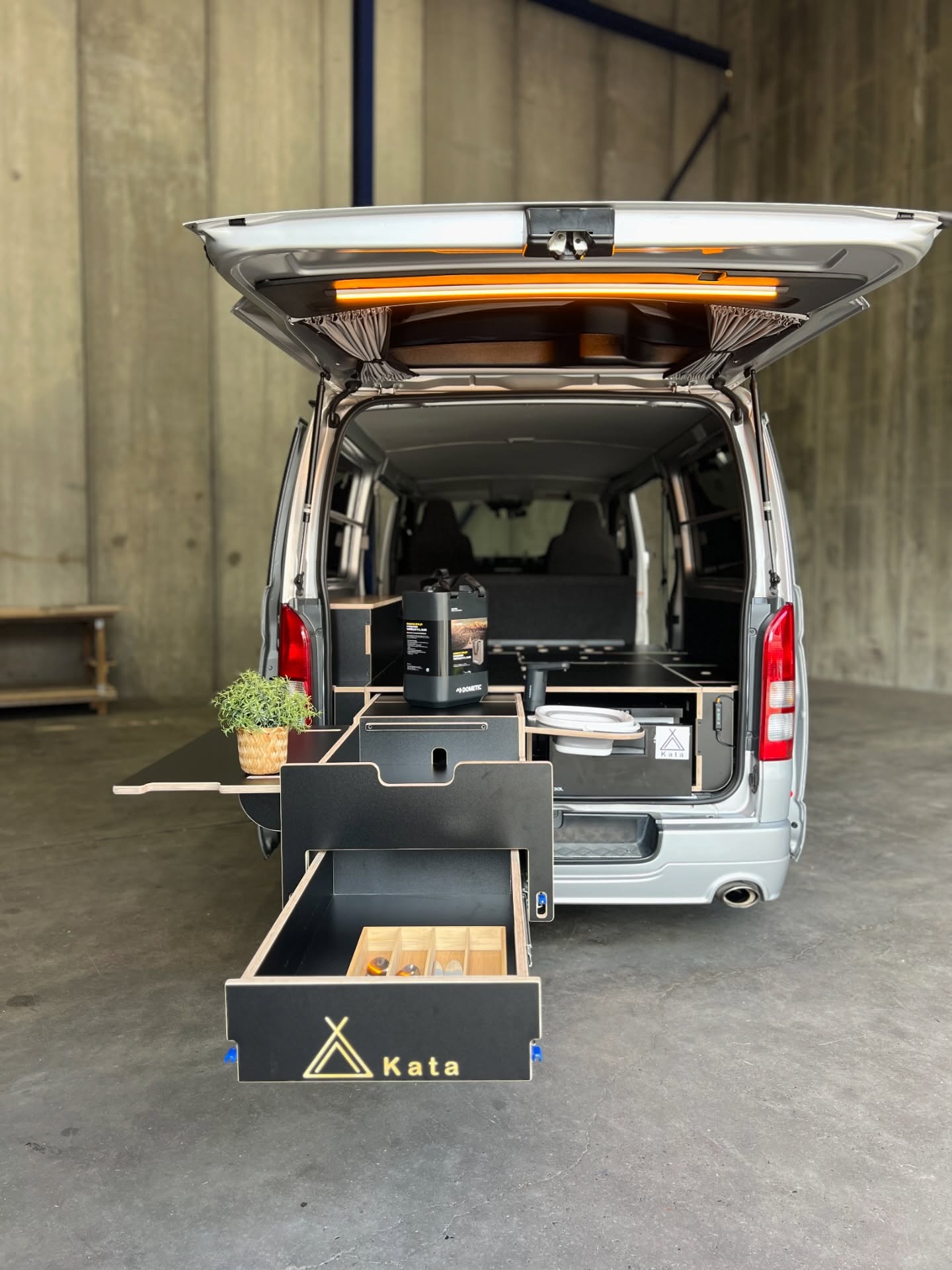 Meet our exclusive design for Toyota H200
Vanbox with 30L fridge Cavity
330 height for a comfy dinning area
Slim Side Cabinet
Battery box
Mood lights amber
#katahiace #toyotahiace #camperhiace #toyotacamper